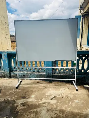 Whiteboard With Stand 4ftx3ft