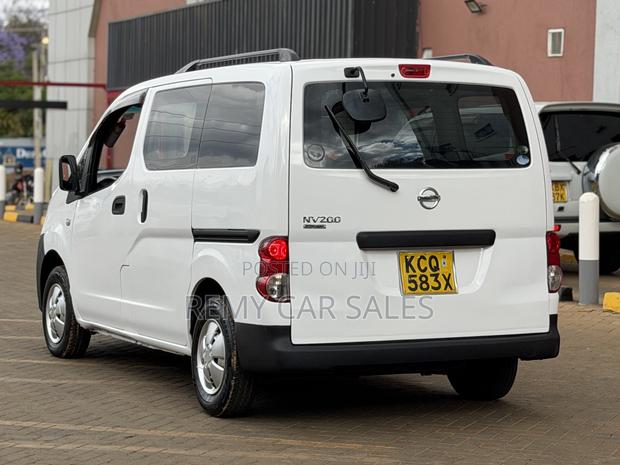 Nissan NV200 2012 White - thumbnail 5