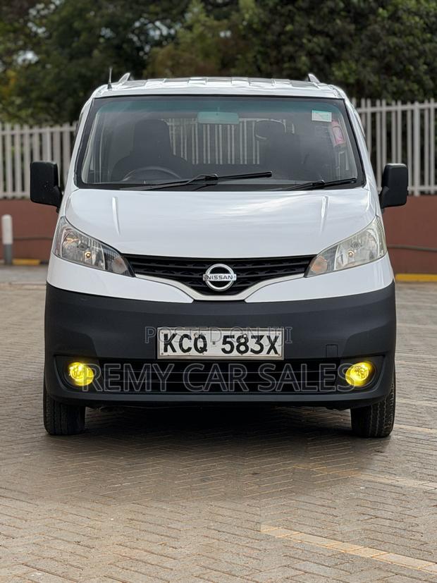 Nissan NV200 2012 White - main view