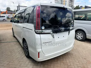 Toyota Esquire 2018 White