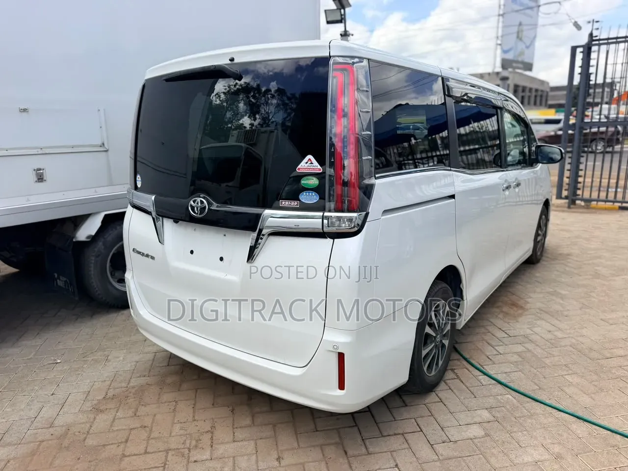 Toyota Esquire 2018 White