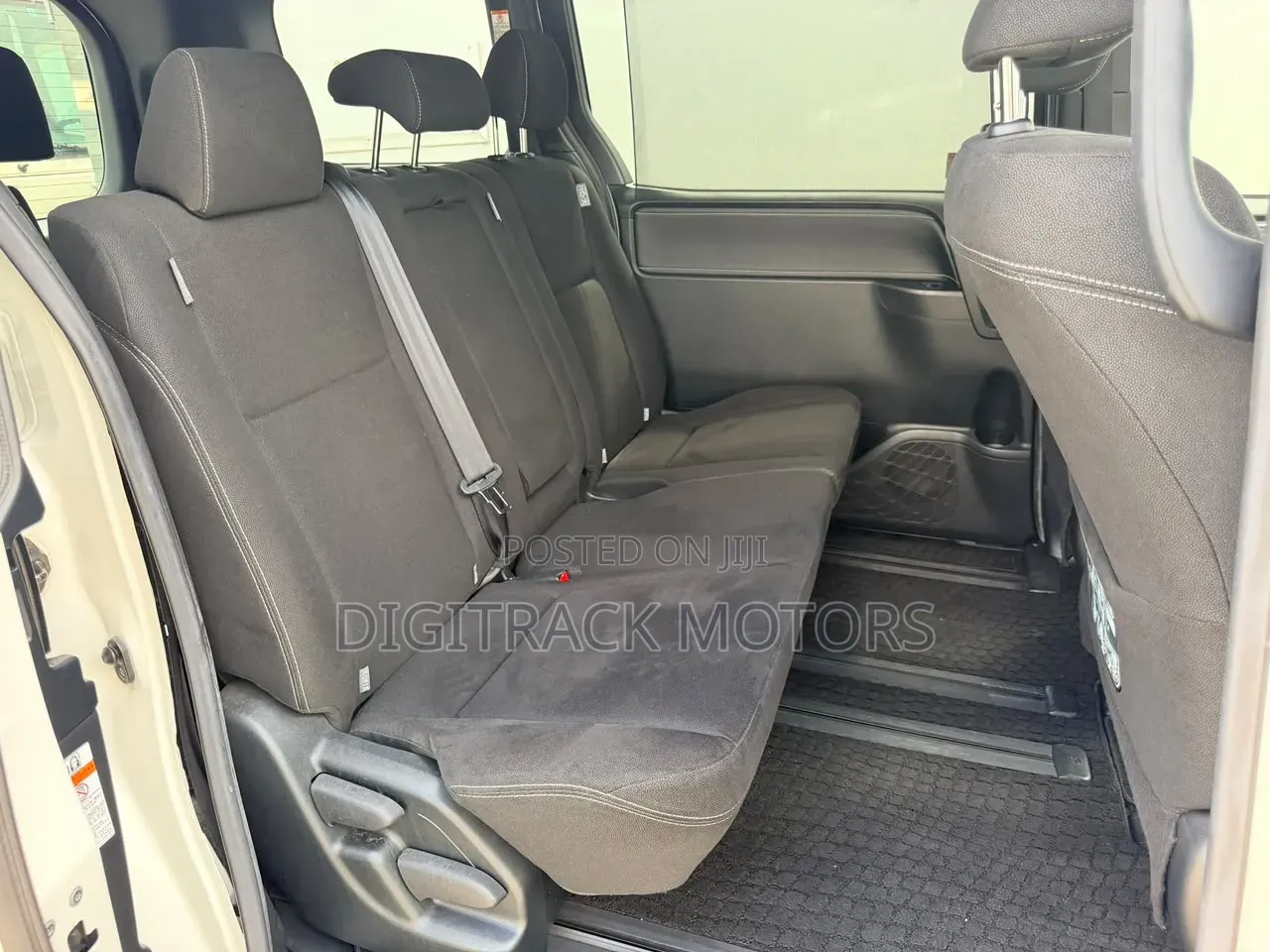 Toyota Esquire 2018 White