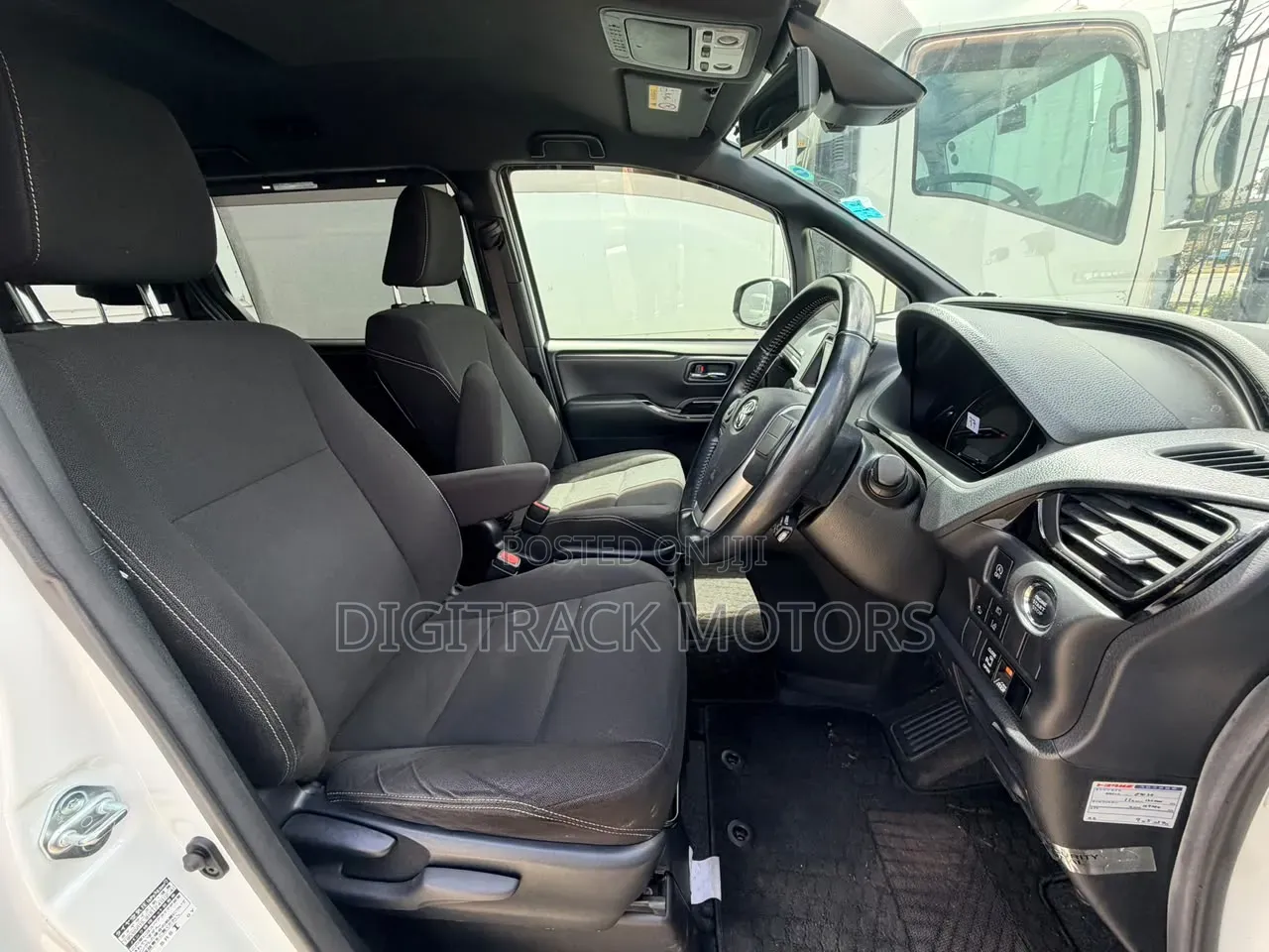 Toyota Esquire 2018 White