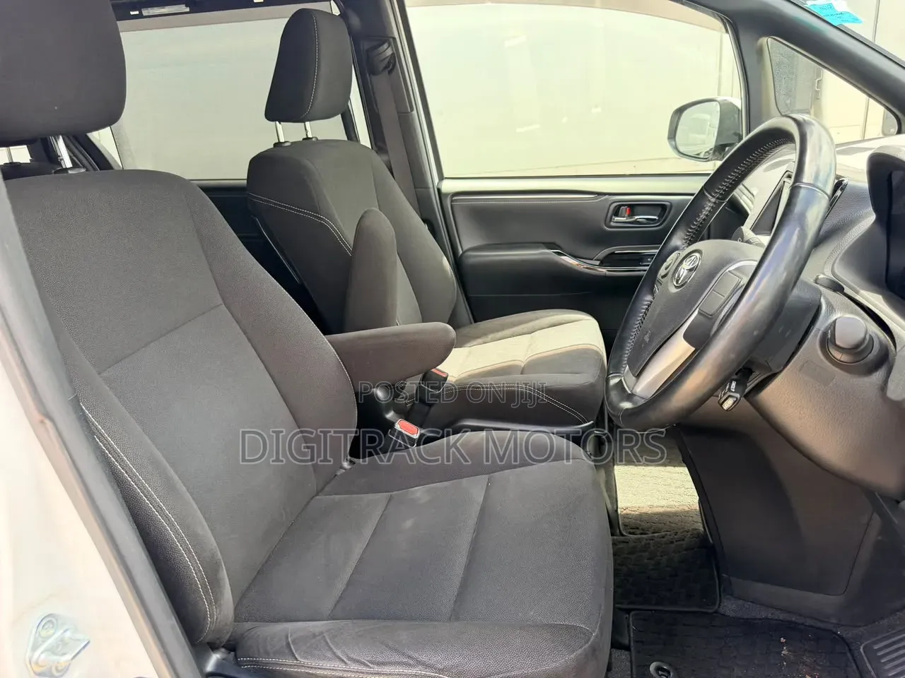 Toyota Esquire 2018 White