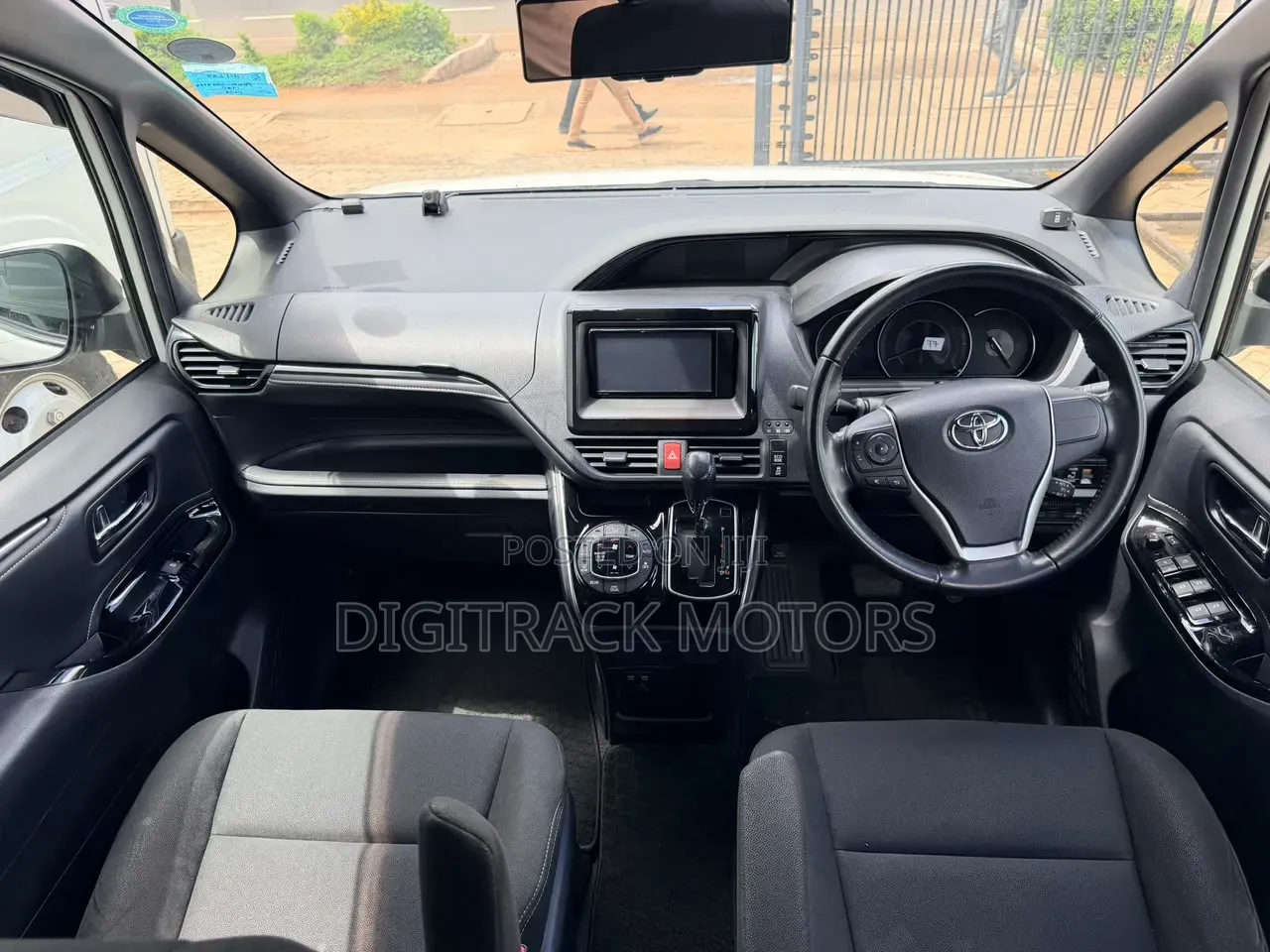 Toyota Esquire 2018 White