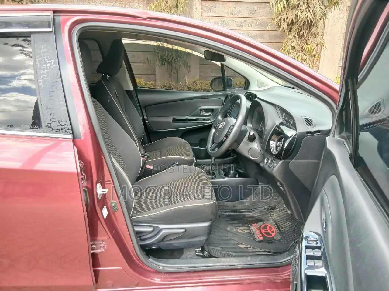 Toyota Vitz 2017 Red