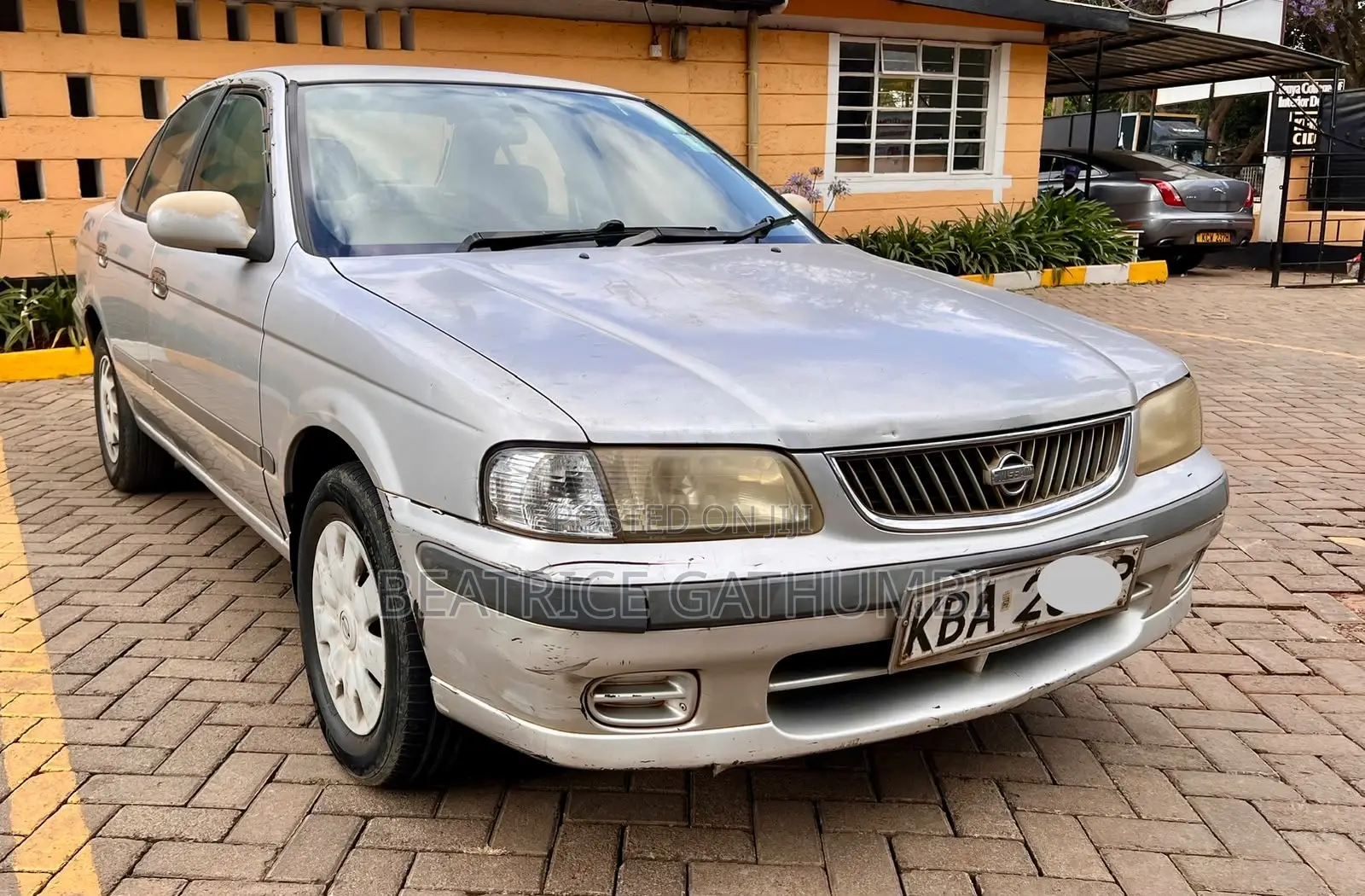 Nissan Sunny 2000 Silver