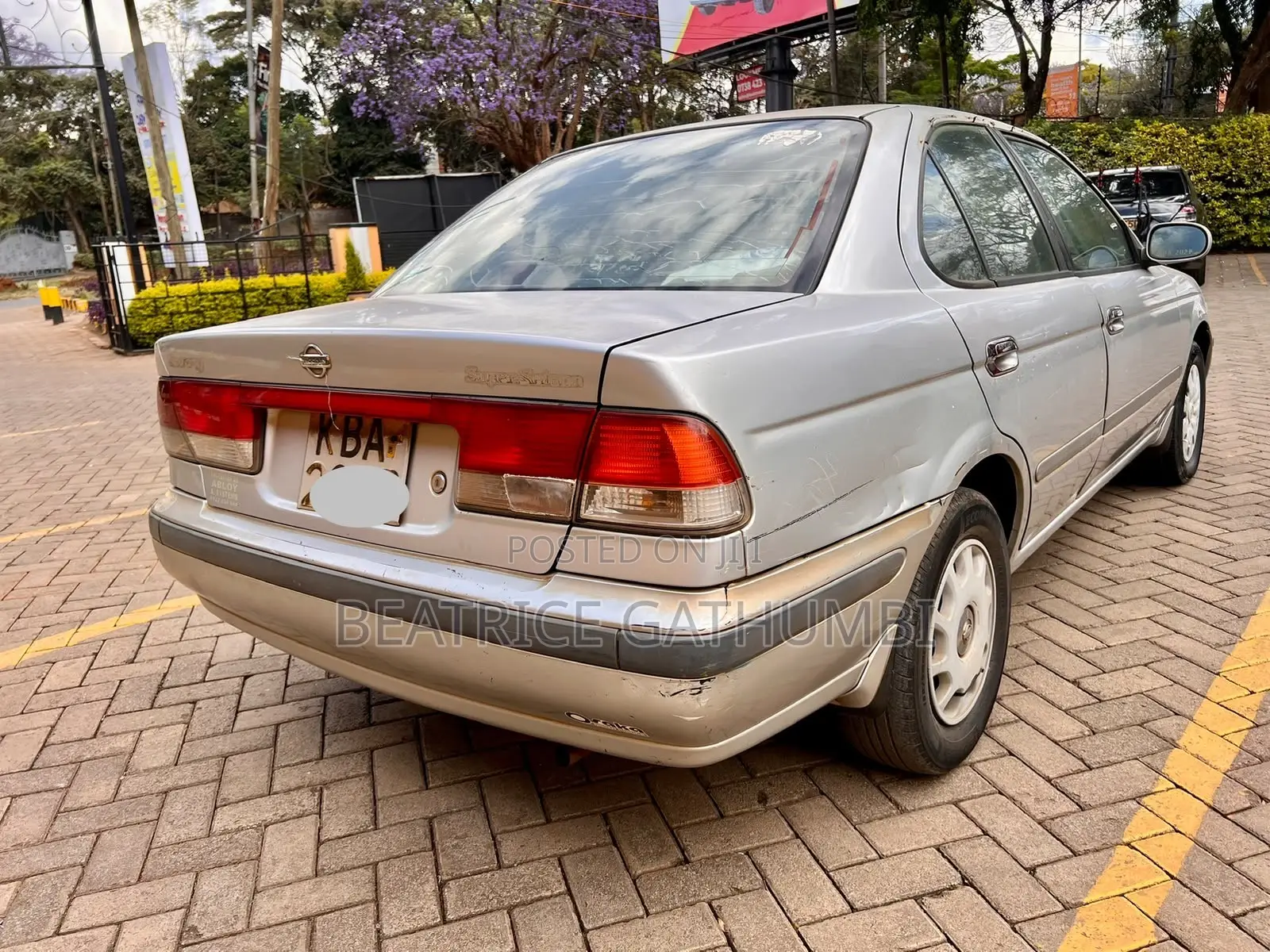 Nissan Sunny 2000 Silver
