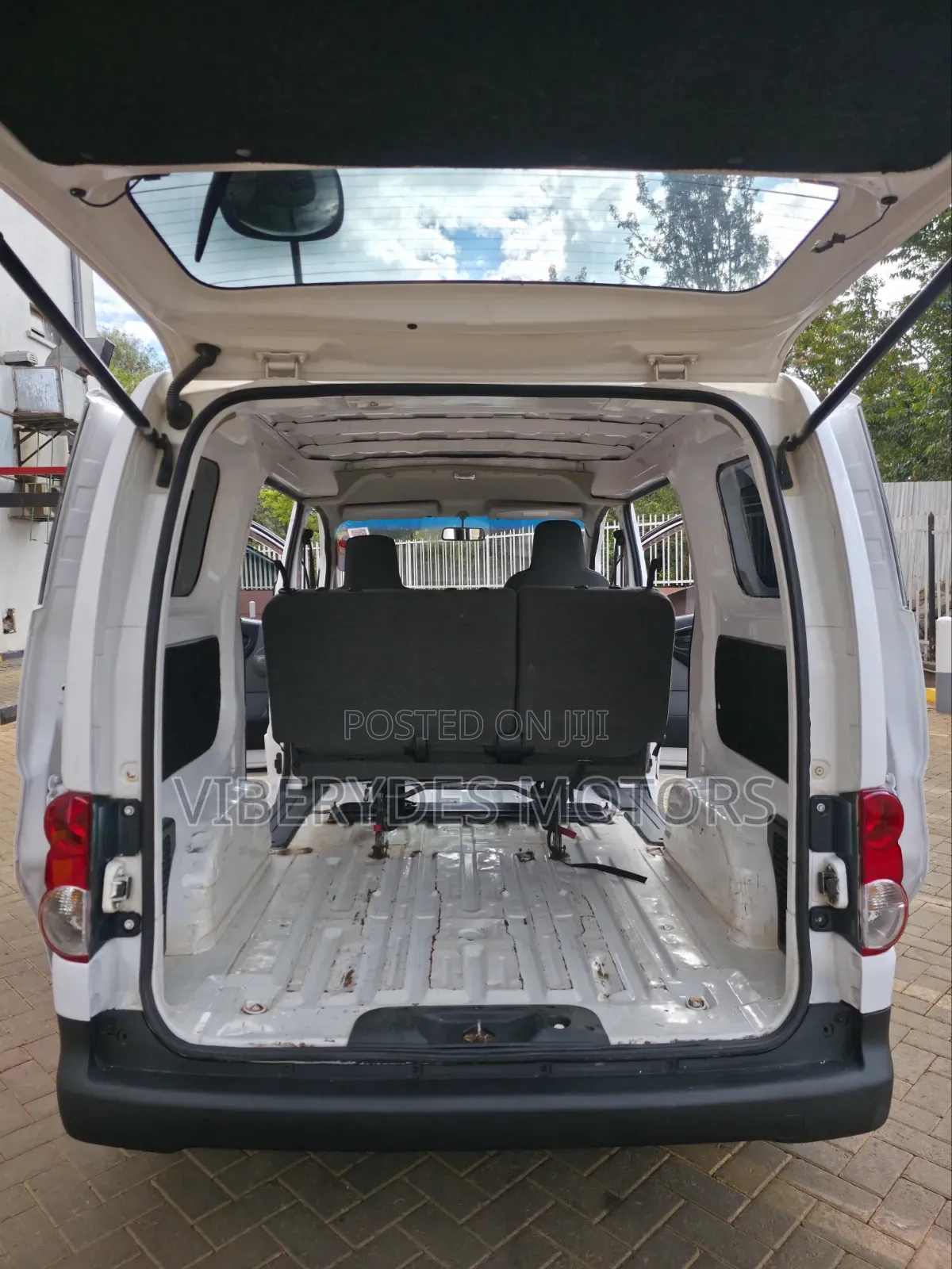 Nissan NV200 2012