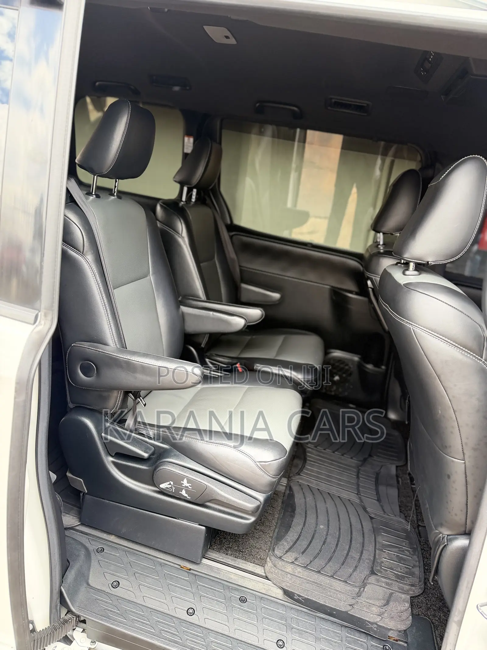 Toyota Voxy 2018 White