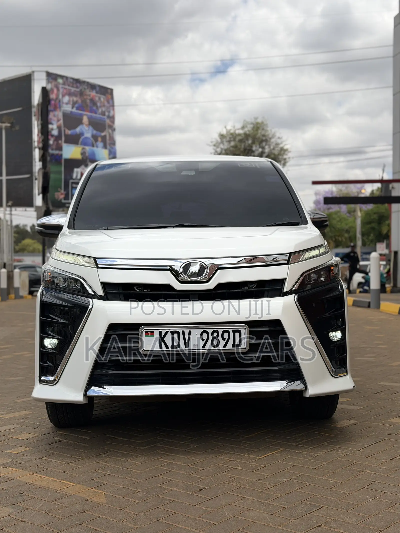 Toyota Voxy 2018 White