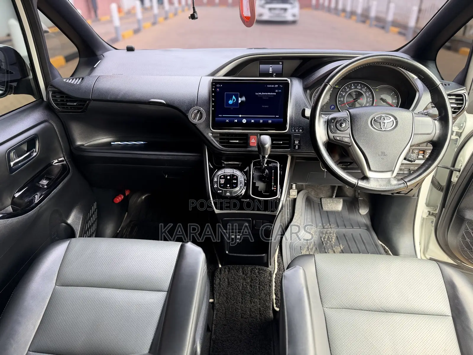 Toyota Voxy 2018 White