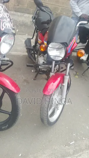 Bajaj Boxer 125 2025 Red