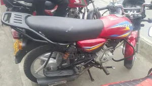 Bajaj Boxer 125 2025 Red