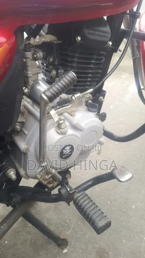 Bajaj Boxer 125 2025 Red