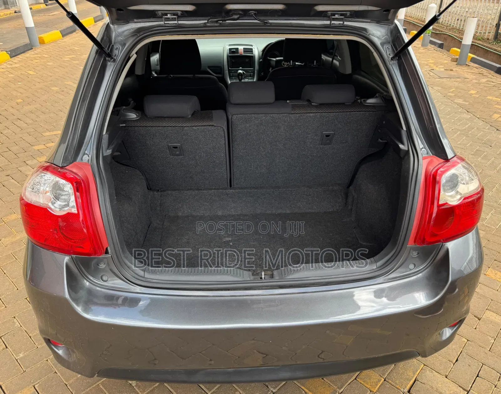 Toyota Auris 2010 Gray