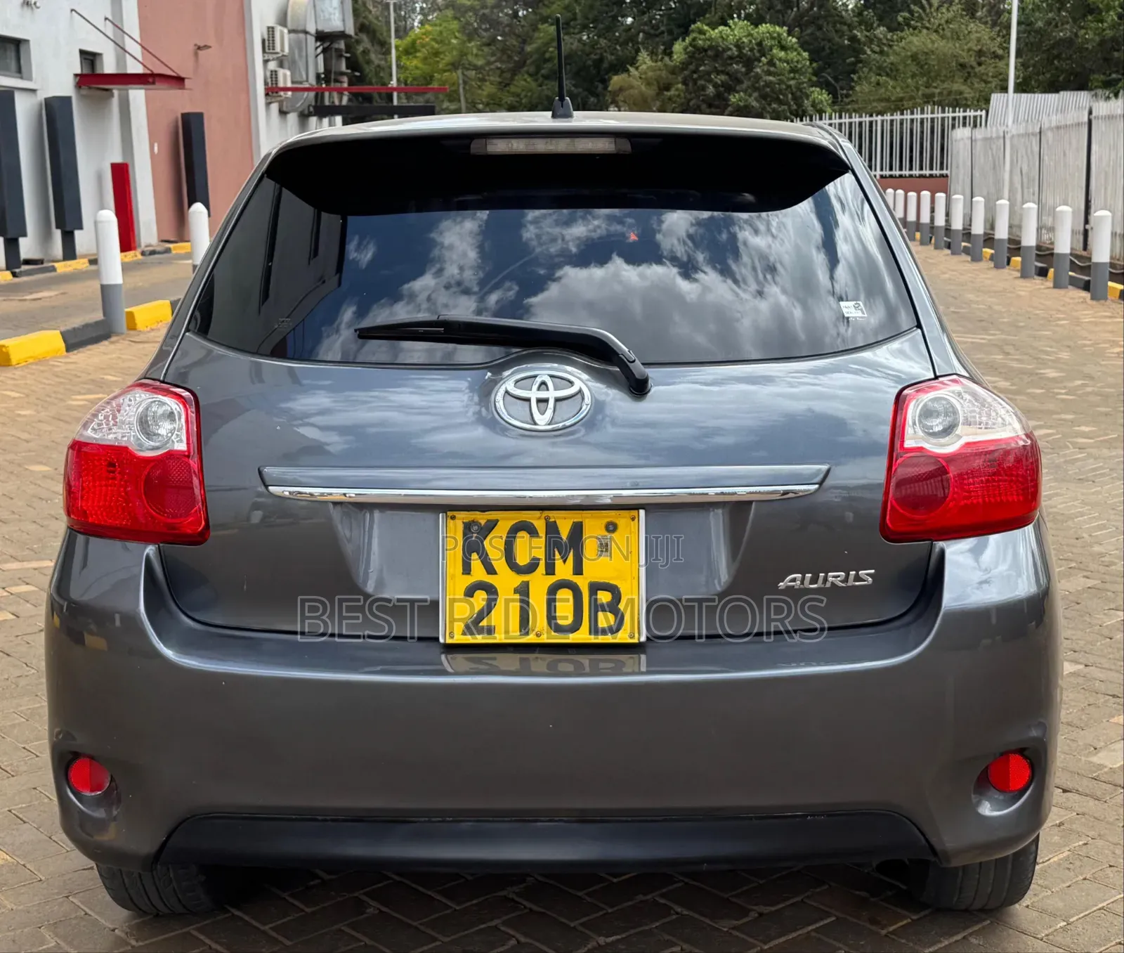 Toyota Auris 2010 Gray