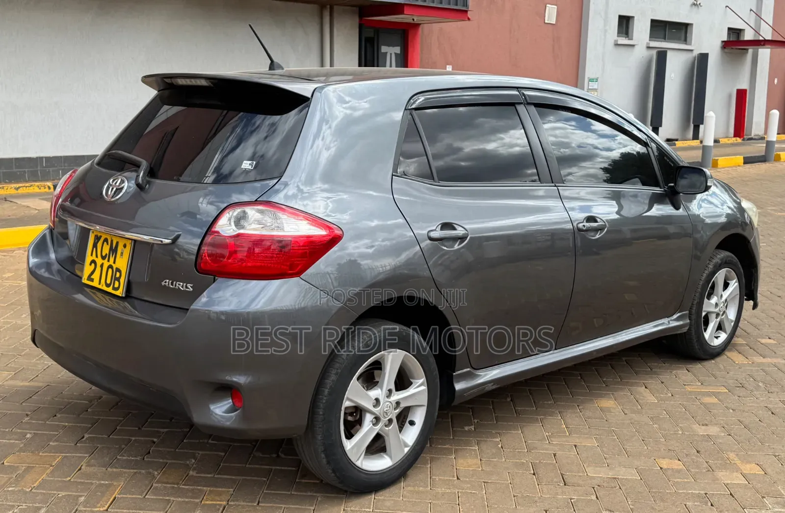 Toyota Auris 2010 Gray