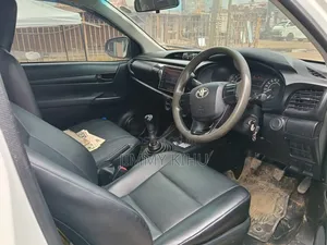 Toyota Hilux 2019 White