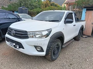 Toyota Hilux 2019 White