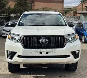 Toyota Land Cruiser Prado 2.8 2022 Pearl