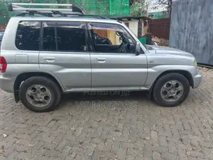 Mitsubishi Pajero IO 2004