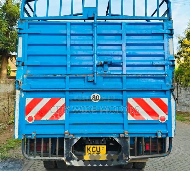 Isuzu NPR 2018 White - thumbnail 6