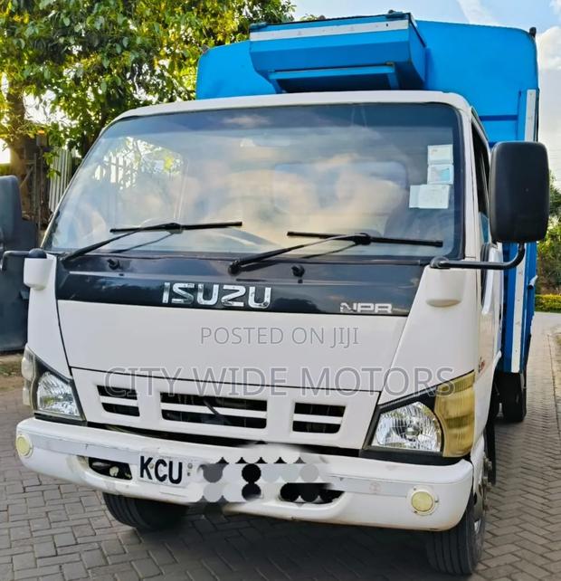 Isuzu NPR 2018 White - thumbnail 2