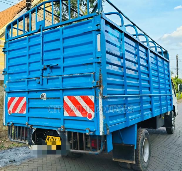 Isuzu NPR 2018 White - thumbnail 4