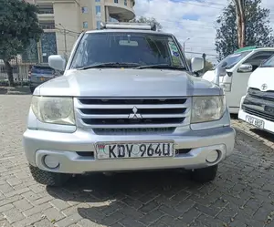 Mitsubishi Pajero IO 2004