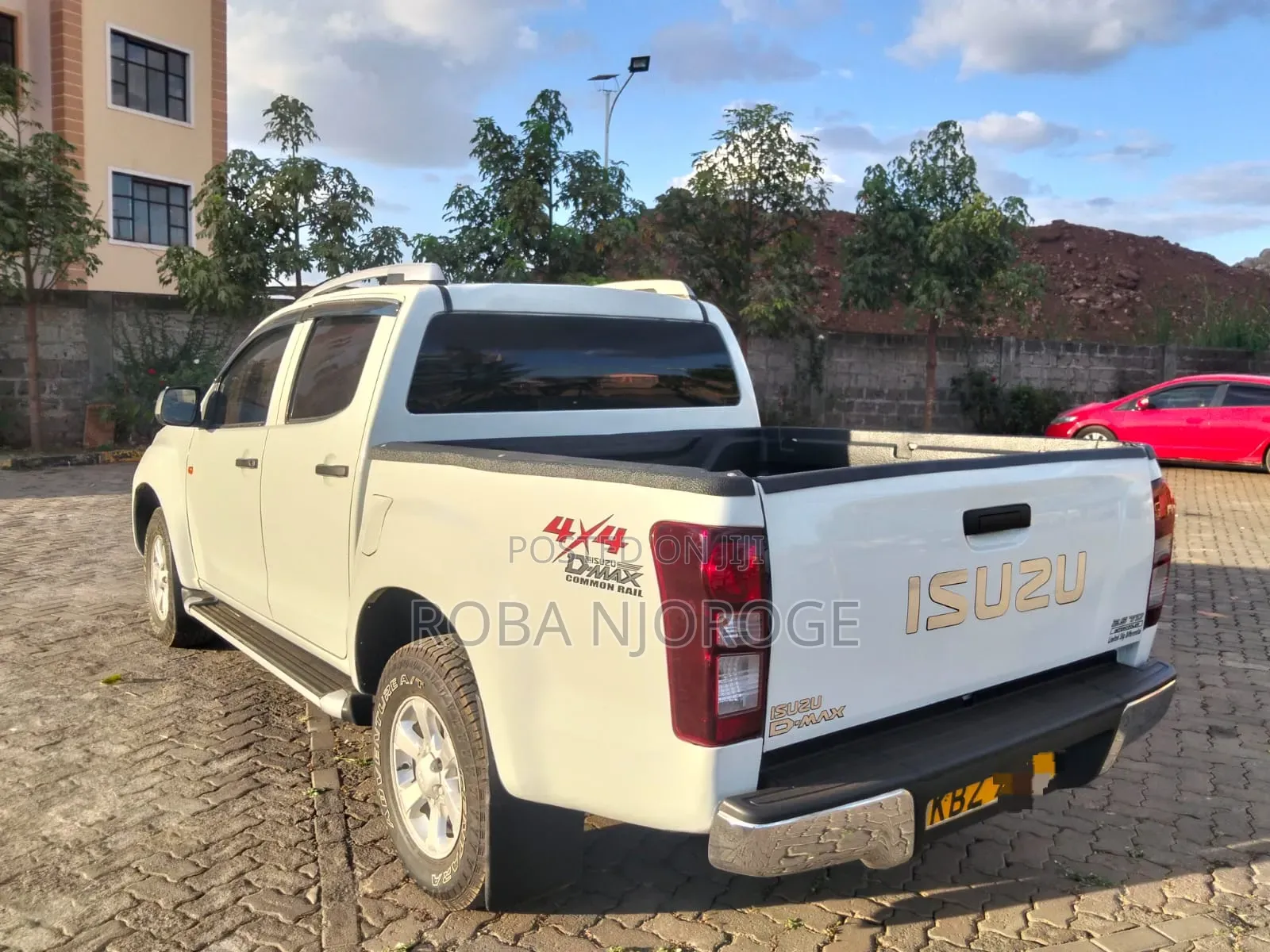 Isuzu D-MAX 2013 White