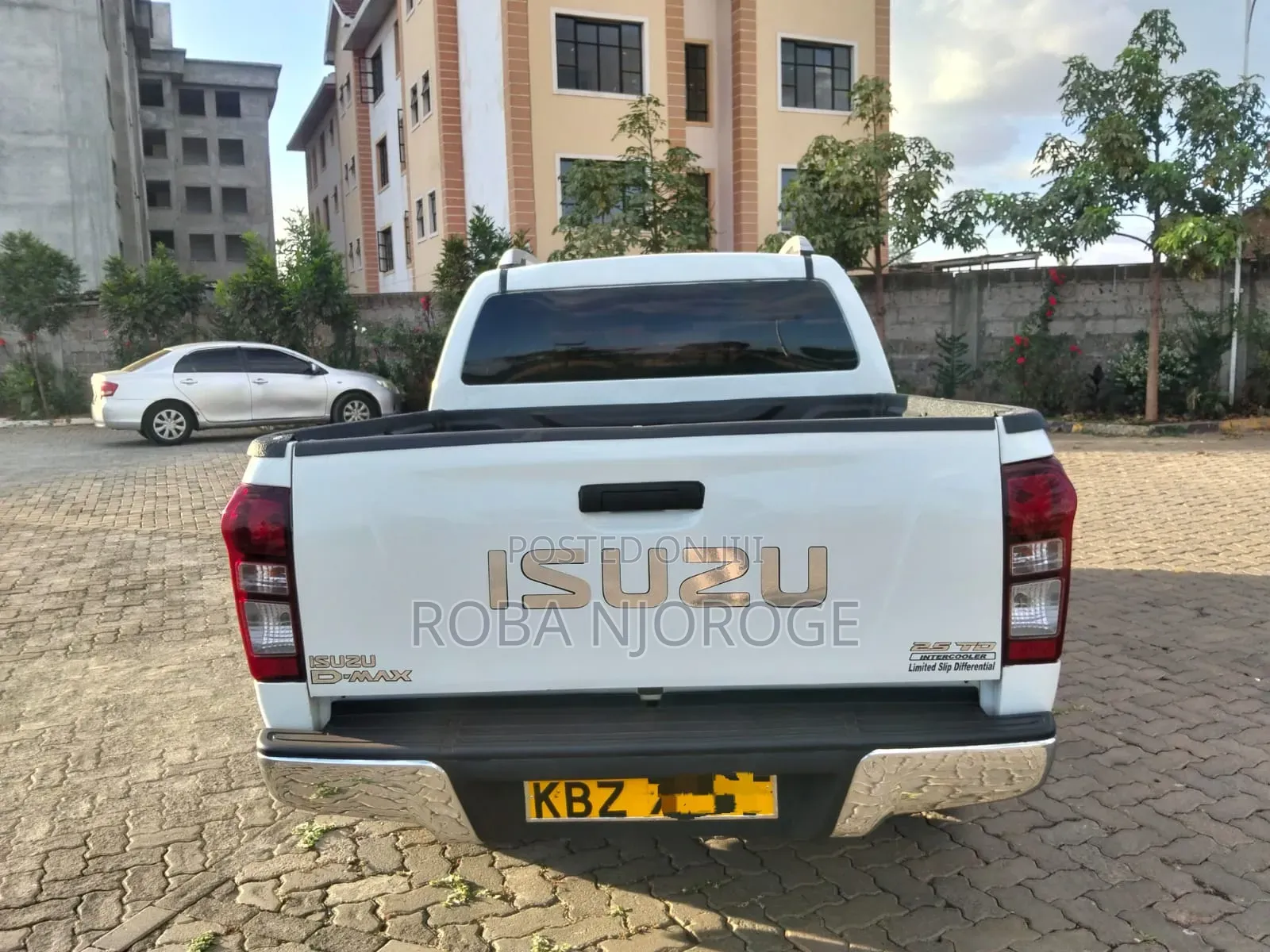 Isuzu D-MAX 2013 White