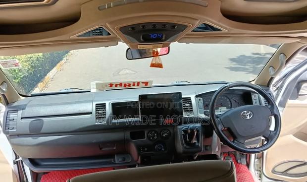 Toyota HiAce 2020 White - thumbnail 5
