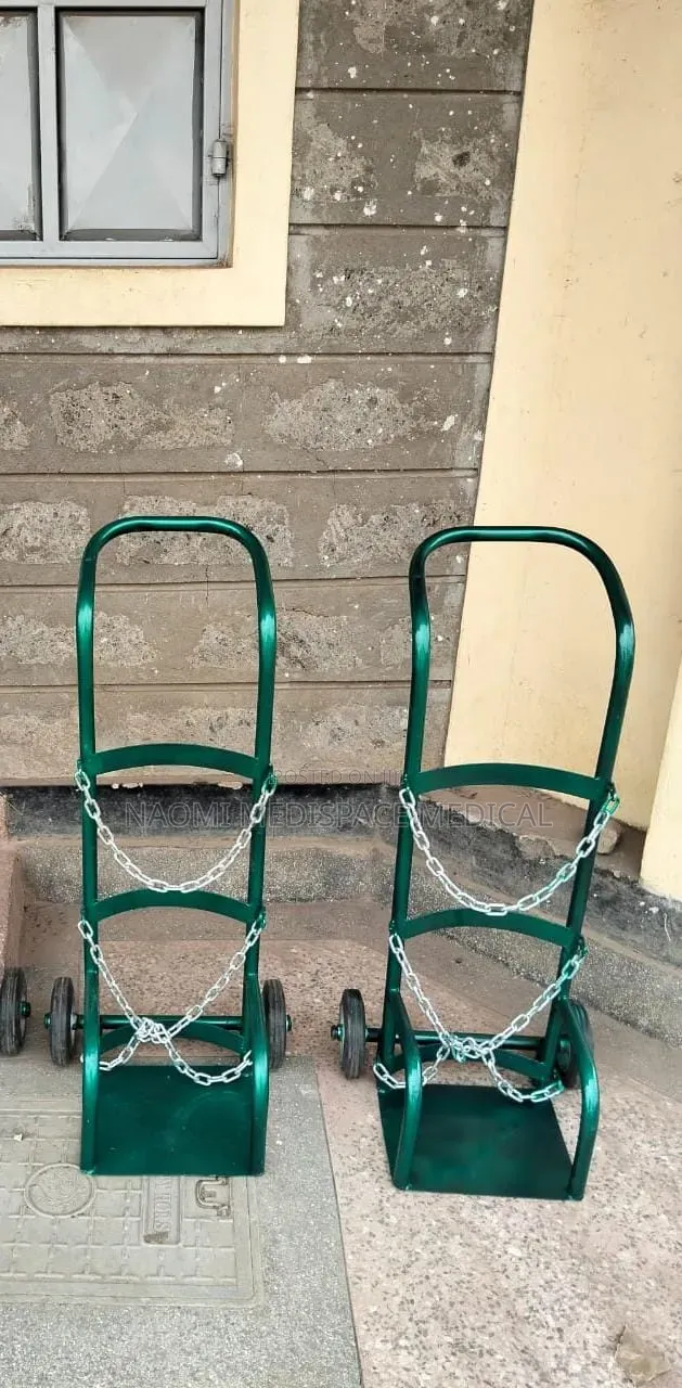 Strong and Durable Oxygen Trolley With Wheels and Chains