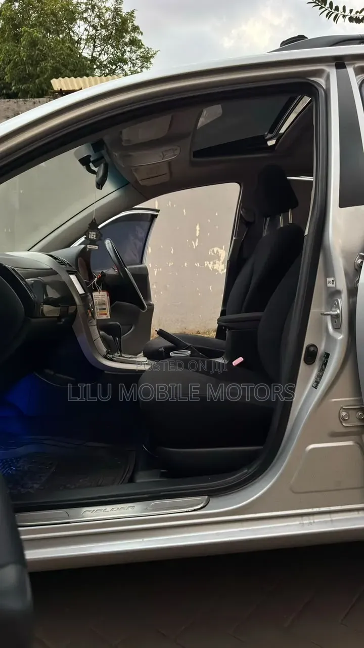 Toyota Corolla Fielder 2010 Silver