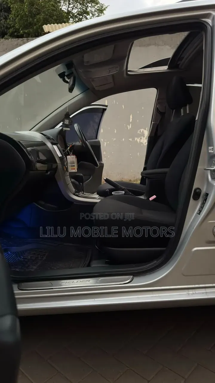 Toyota Corolla Fielder 2010 Silver