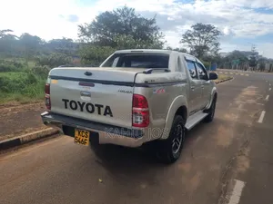 Toyota Hilux 2012 Gray