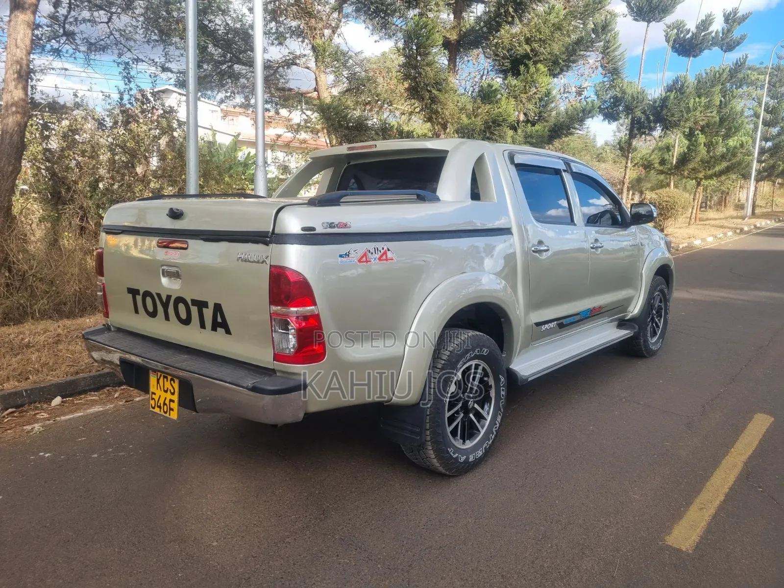 Toyota Hilux 2012 Gray