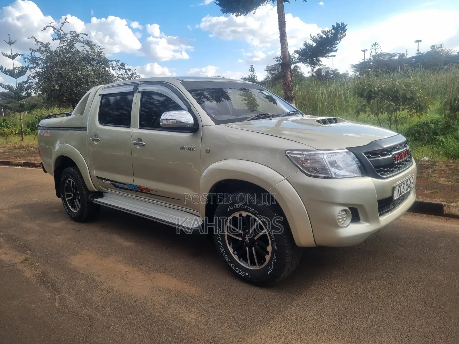 Toyota Hilux 2012 Gray