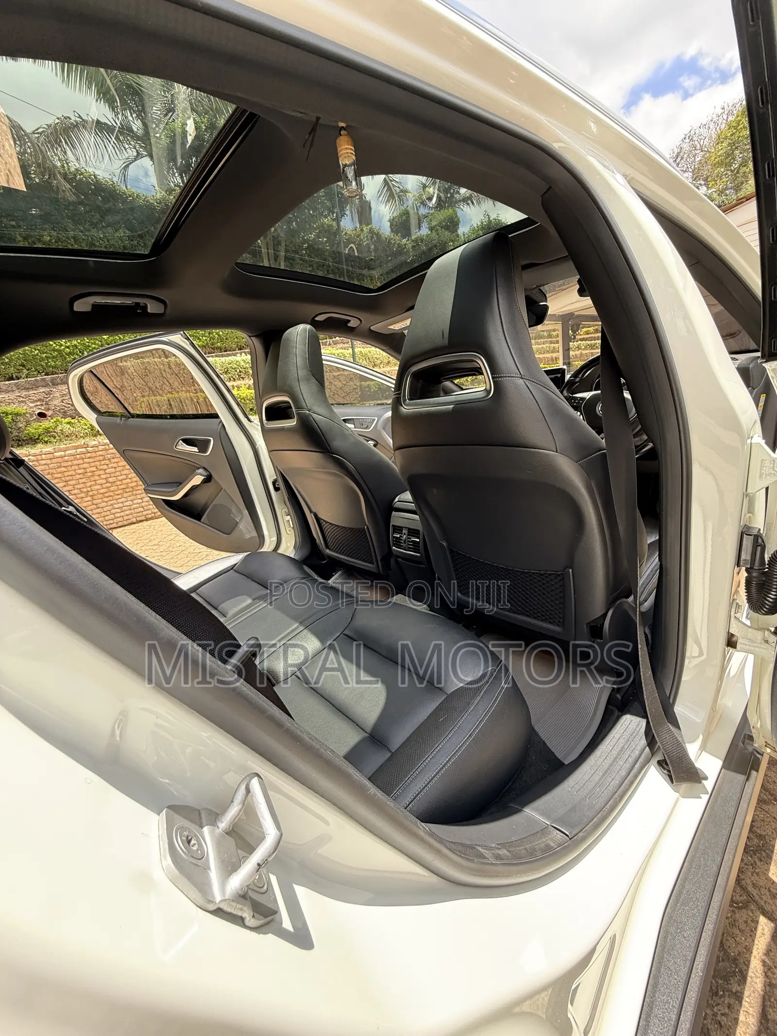 Mercedes-Benz GLA 250 2016 White