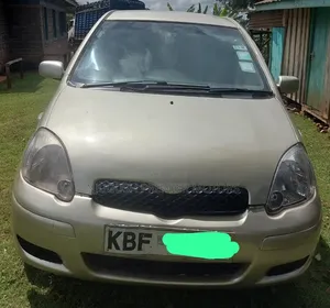 Toyota Vitz 2002 Silver