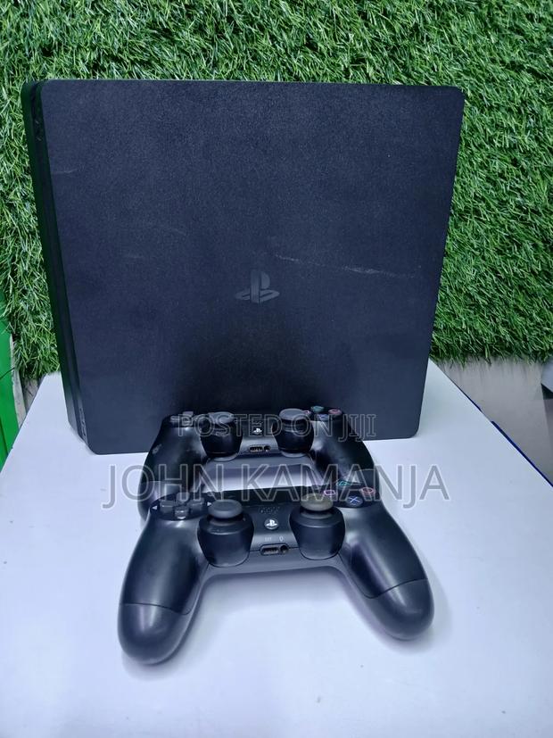 PlayStation Slim 4 - main view