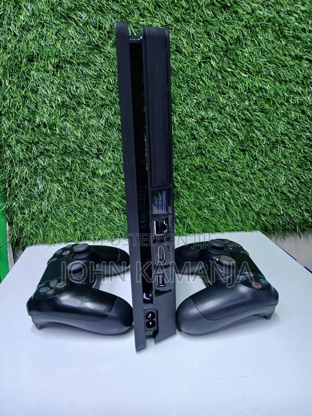 PlayStation Slim 4 - thumbnail 2