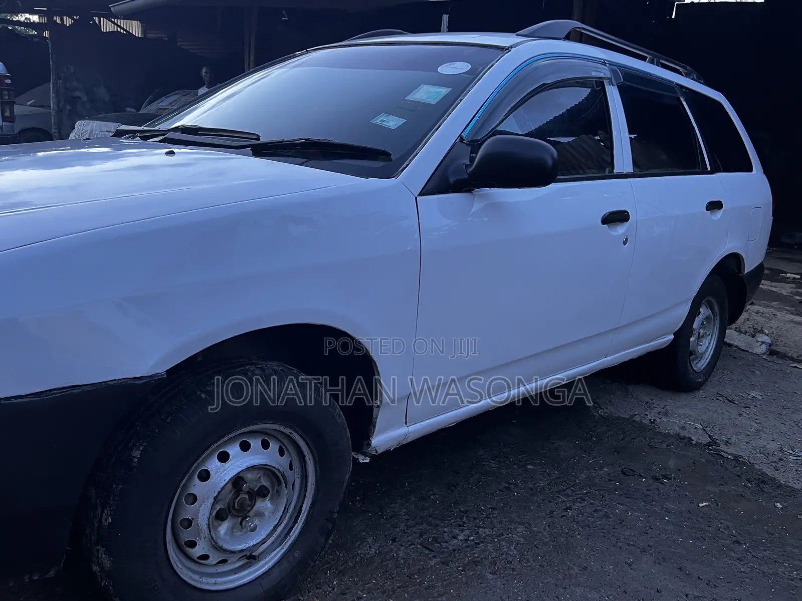 Nissan Advan 2004 White