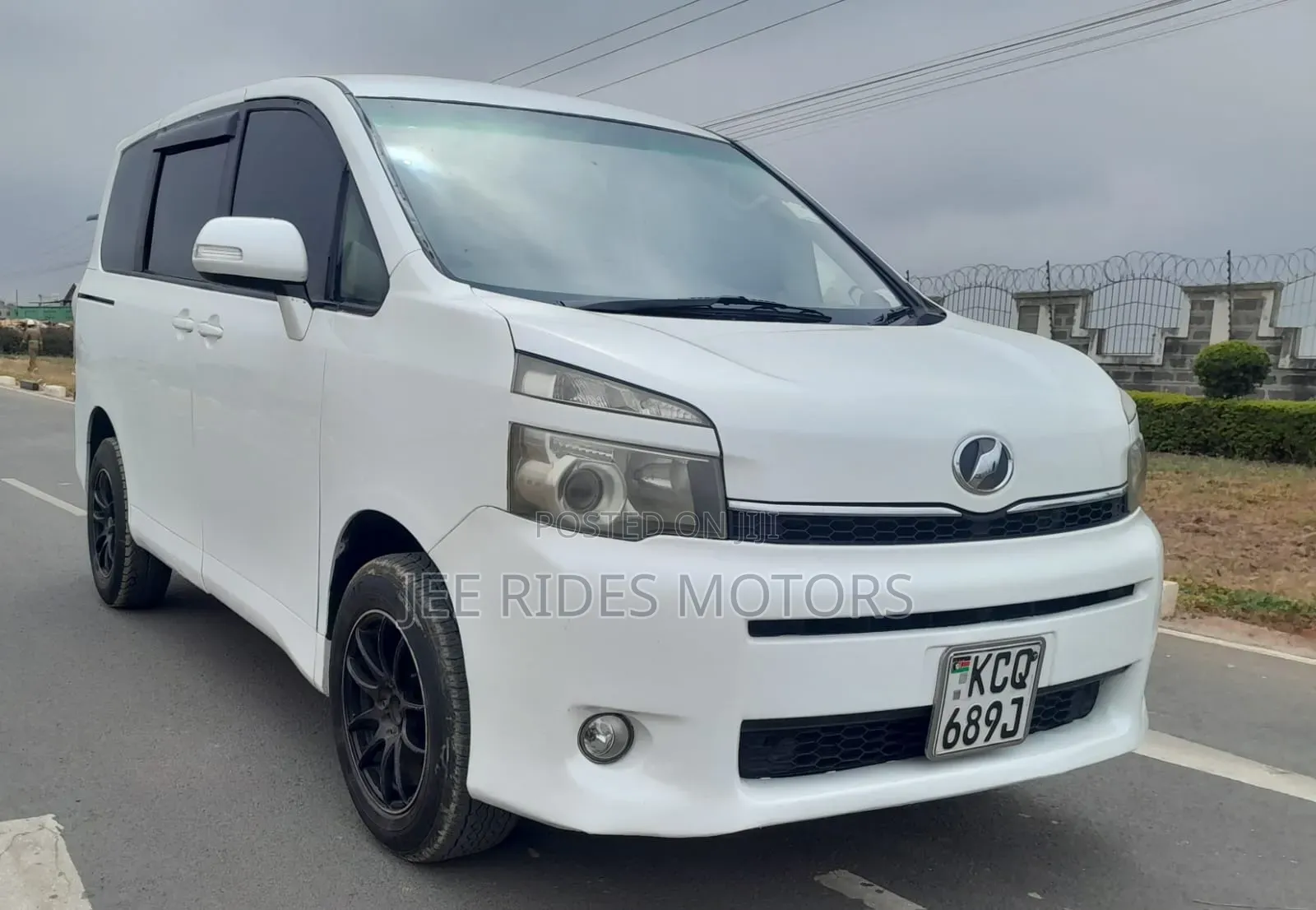 Toyota Voxy 2010 White