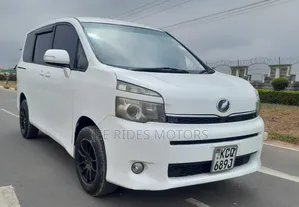 Toyota Voxy 2010 White