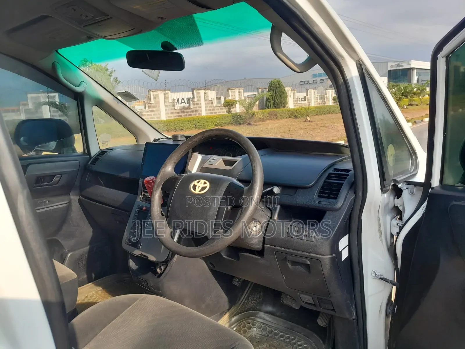 Toyota Voxy 2010 White