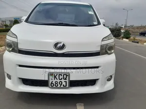 Toyota Voxy 2010 White