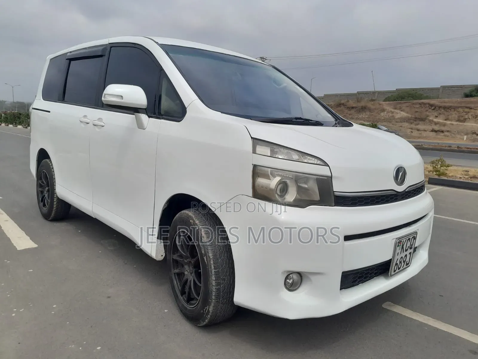 Toyota Voxy 2010 White
