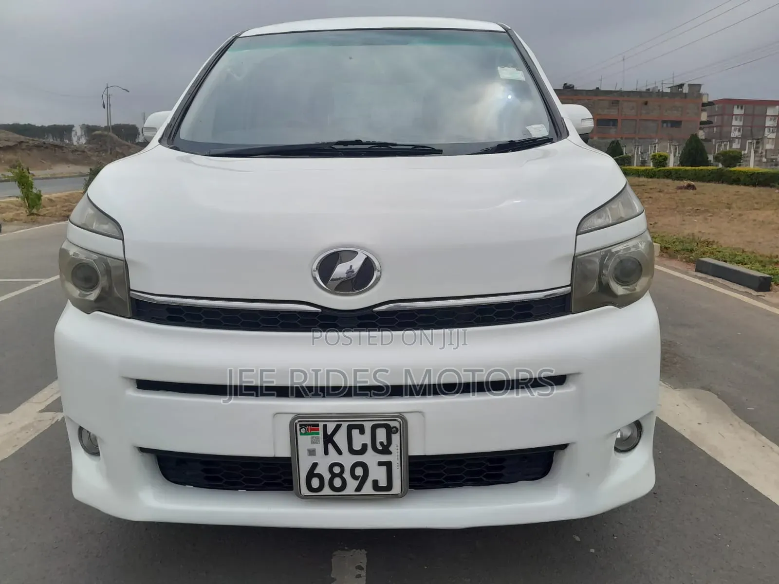 Toyota Voxy 2010 White